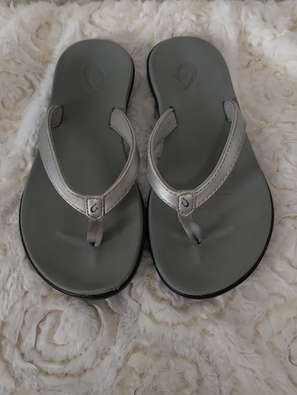 OluKai Kids Gray Thong Sandals
